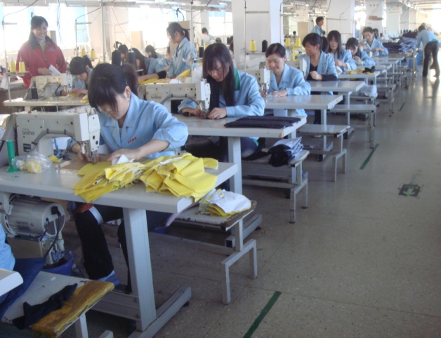 Garment assembly station